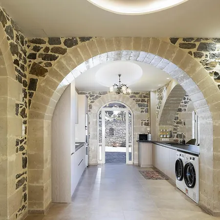 فيلة Pasiphae - With Private Pool Garazo